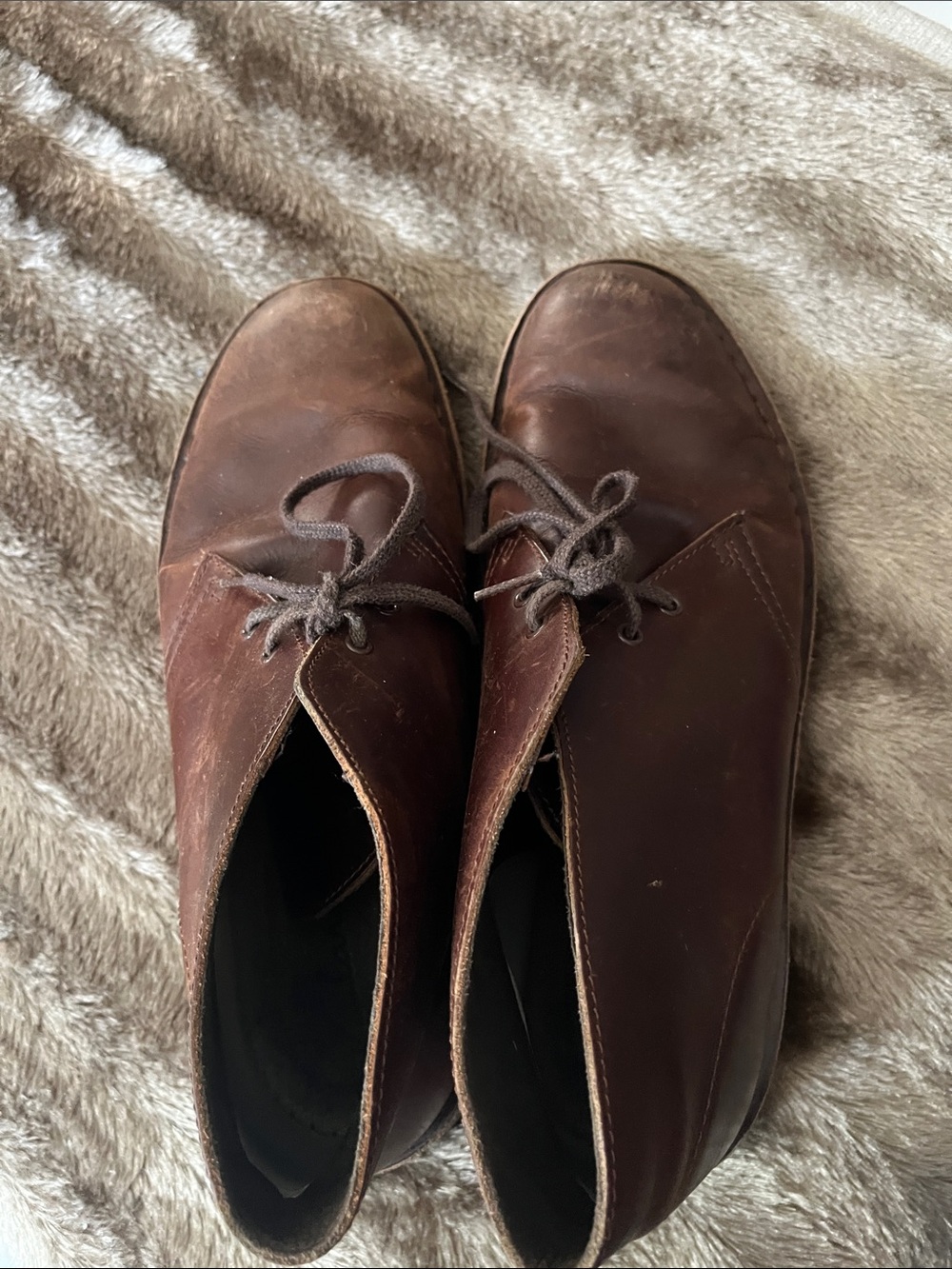 Clark’s Classic Brown Leather Chukka Boots – Lace-Up Men’s Ankle Boots
